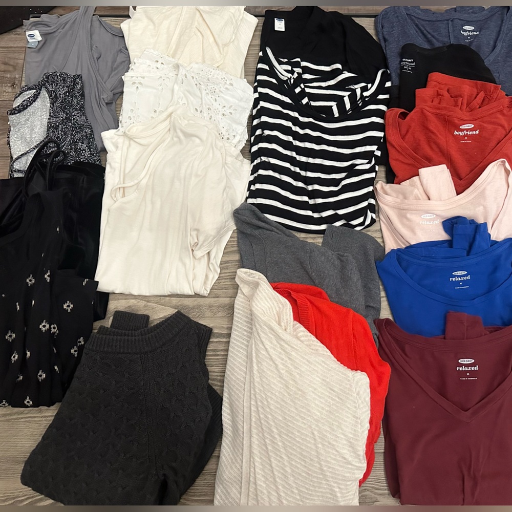 Old Navy Top Lot (19 tops)